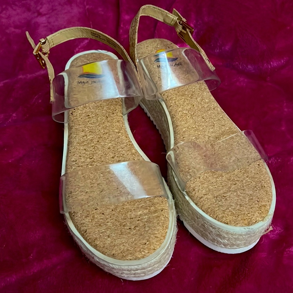 Cute platform clear and straw color sandal size 11 M